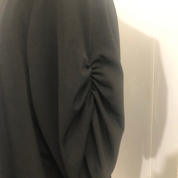 - Womens Black and Silver 2 Pce Top. Size 1X - Picture 6 of 7